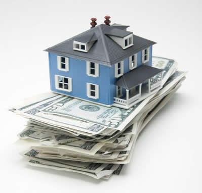 What effect does a home insurance deductible have on the premium?